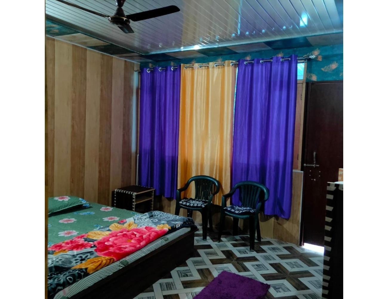 Priya Homestay, Bhyudar, Ghangharia Pandukeshwar Exterior photo