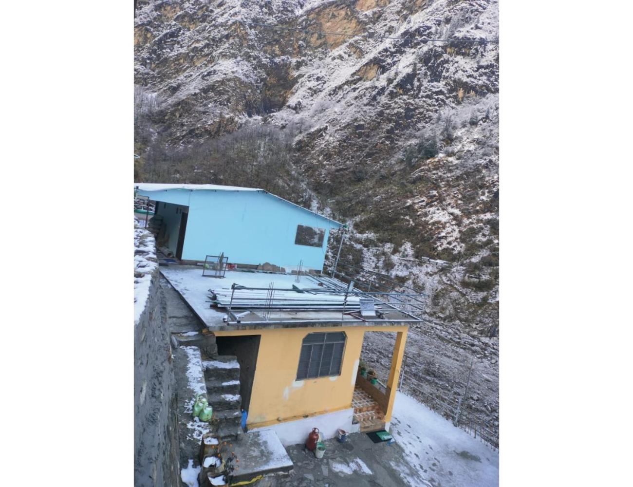 Priya Homestay, Bhyudar, Ghangharia Pandukeshwar Exterior photo