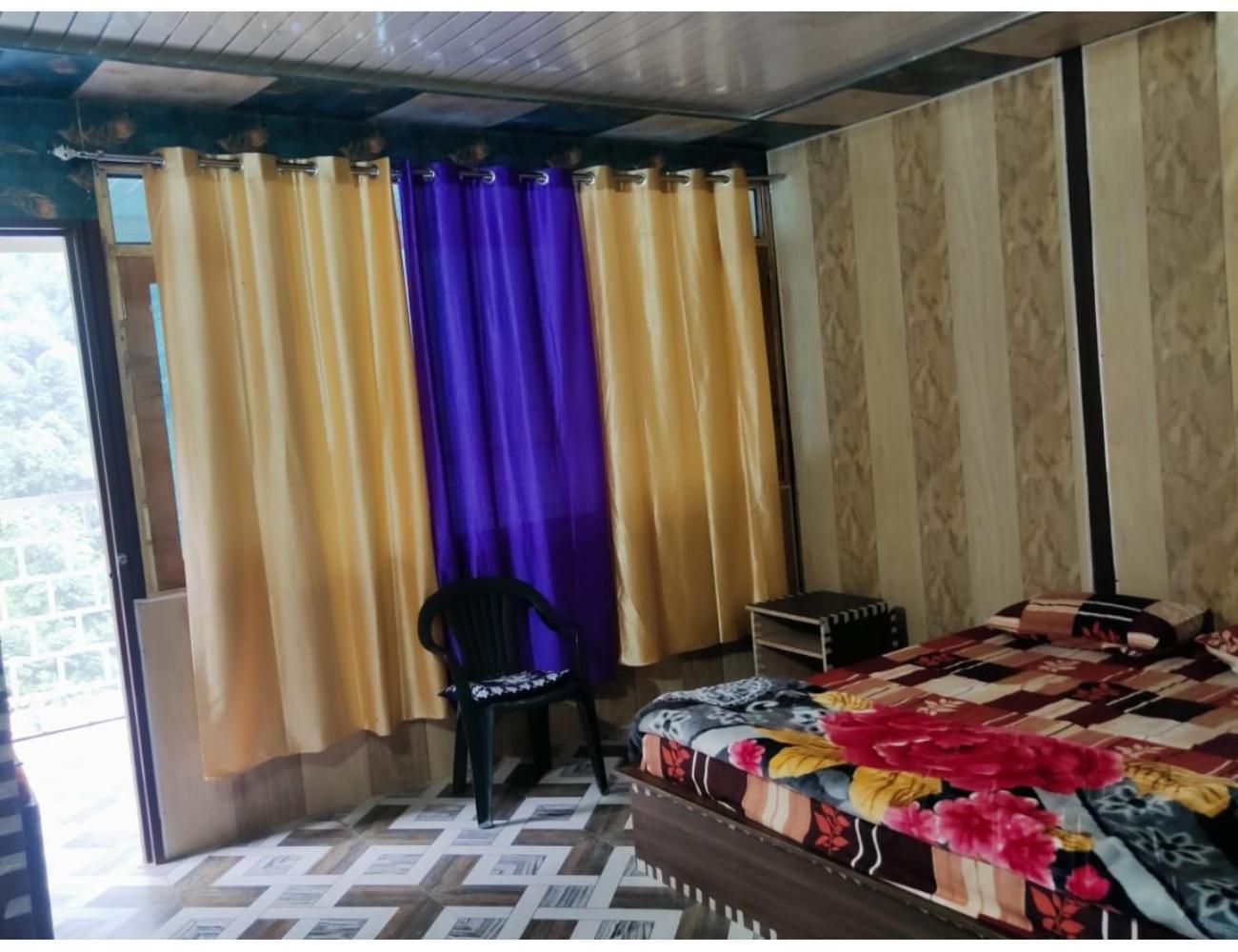 Priya Homestay, Bhyudar, Ghangharia Pandukeshwar Exterior photo
