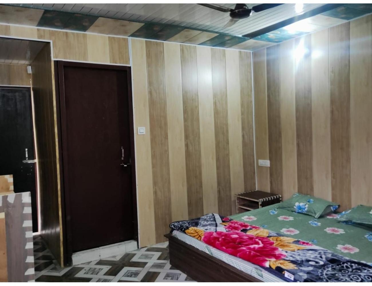 Priya Homestay, Bhyudar, Ghangharia Pandukeshwar Exterior photo
